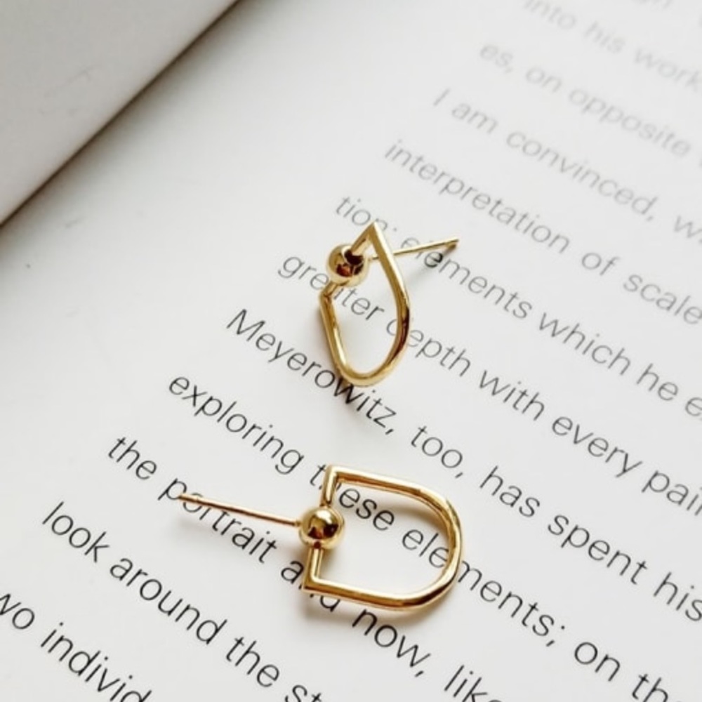 Swing Stud Earrings - Picture 2 of 3